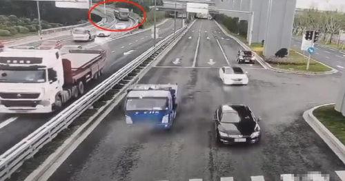 宁波溜车群吃瓜事件视频,网络热议背后的真相揭秘