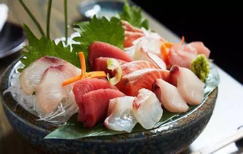 刘大瓜吃生鱼片视频大全,美味与刺激并存！