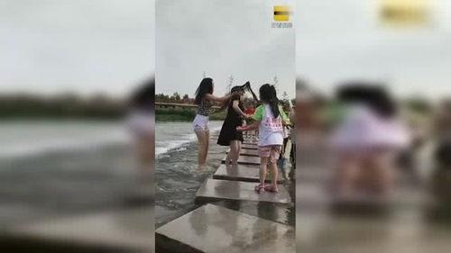 吃瓜视频大全霸气女生,辣眼瞬间，笑料横生