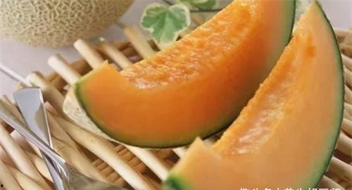 陕西小伙吃哈密瓜视频,甜蜜滋味引发全网热议